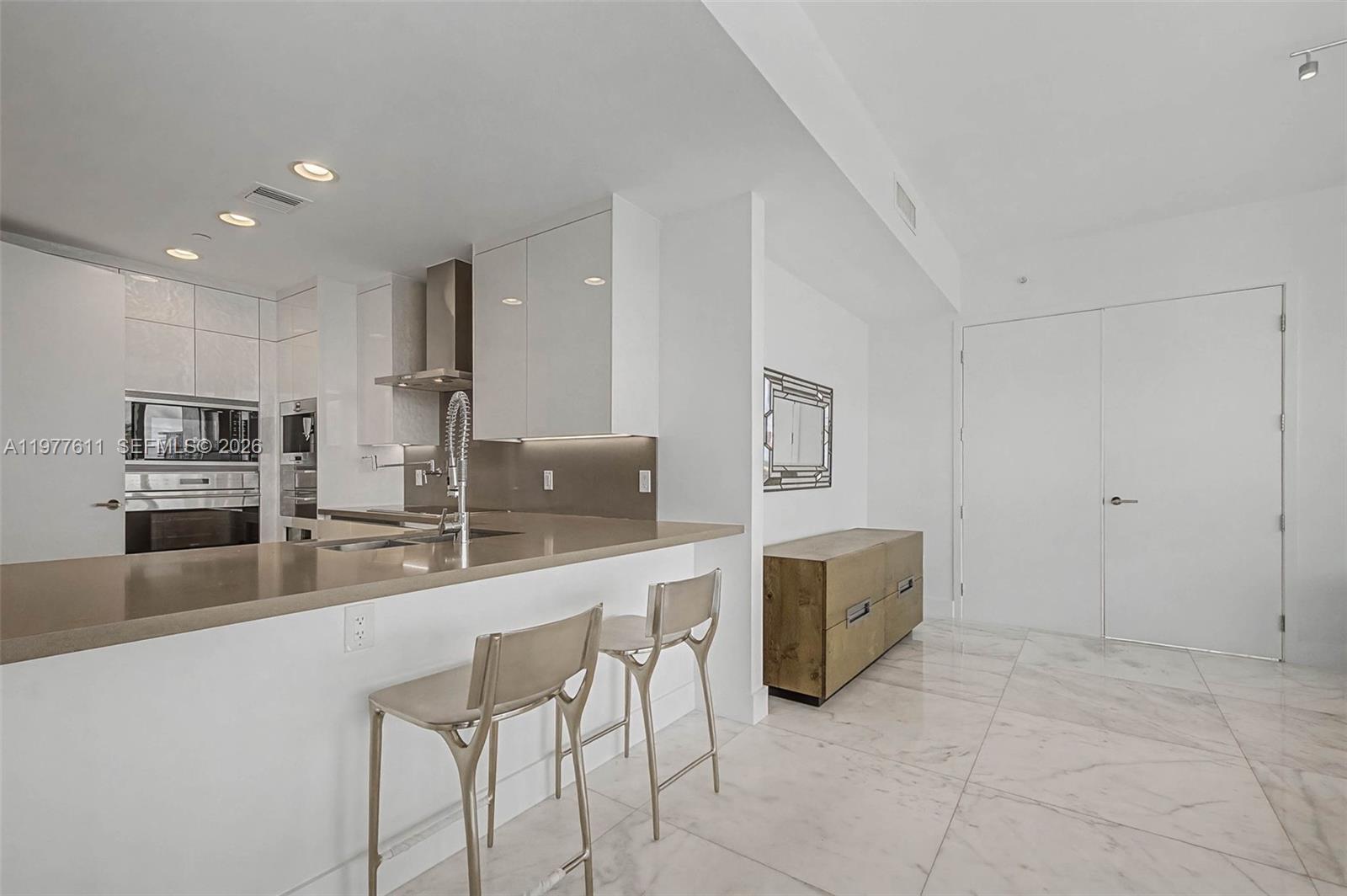 CHATEAU BEACH - Residential