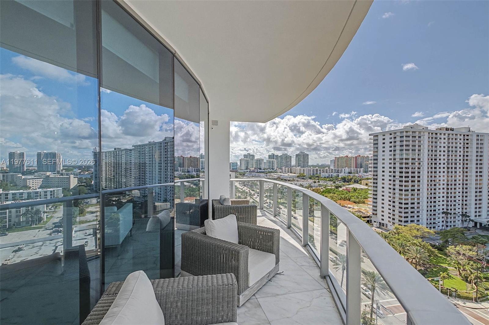 CHATEAU BEACH - Residential