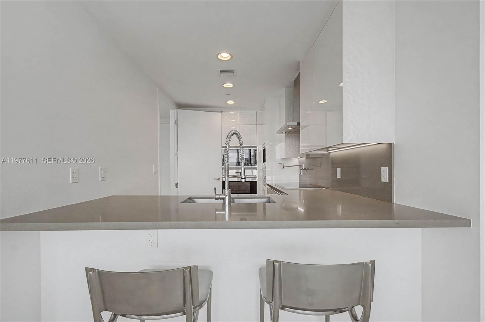 CHATEAU BEACH - Residential