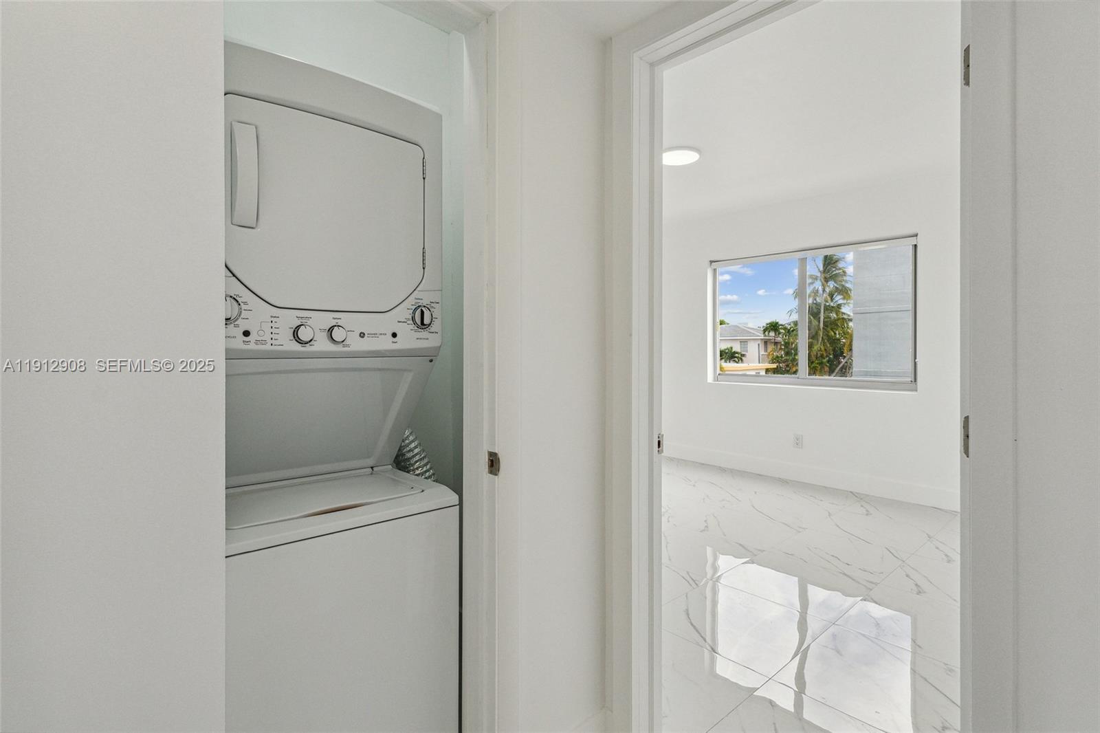 BISCAYNE BCH SUB - Residential Lease