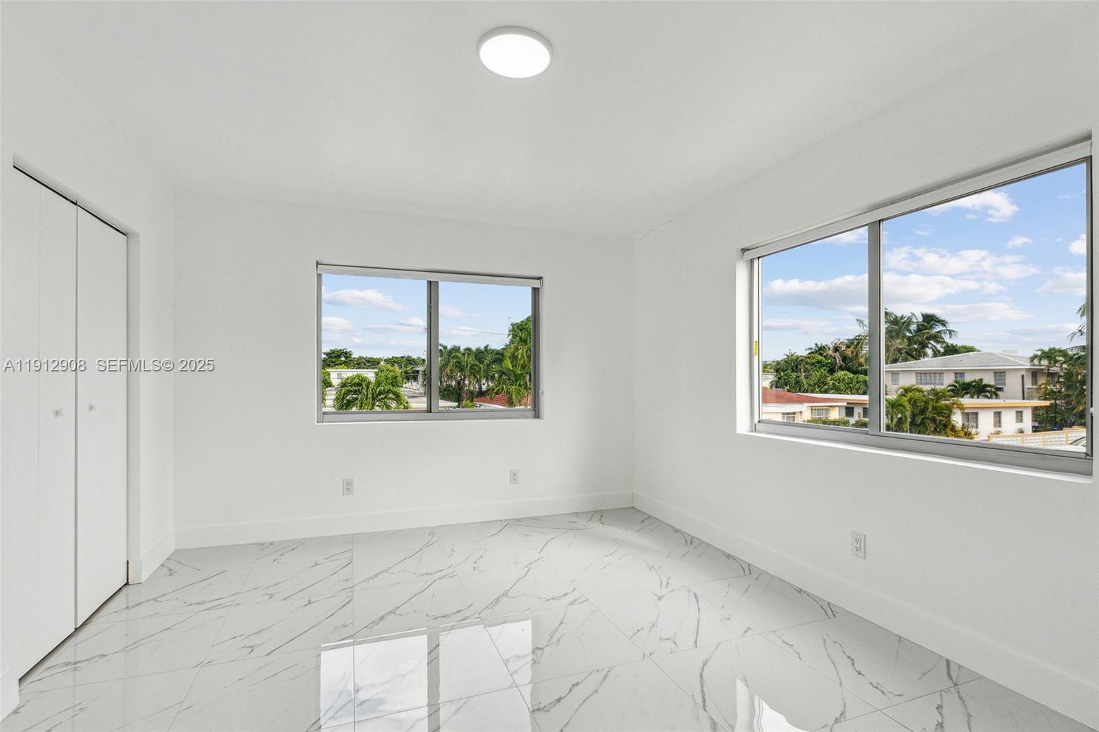 BISCAYNE BCH SUB - Residential Lease