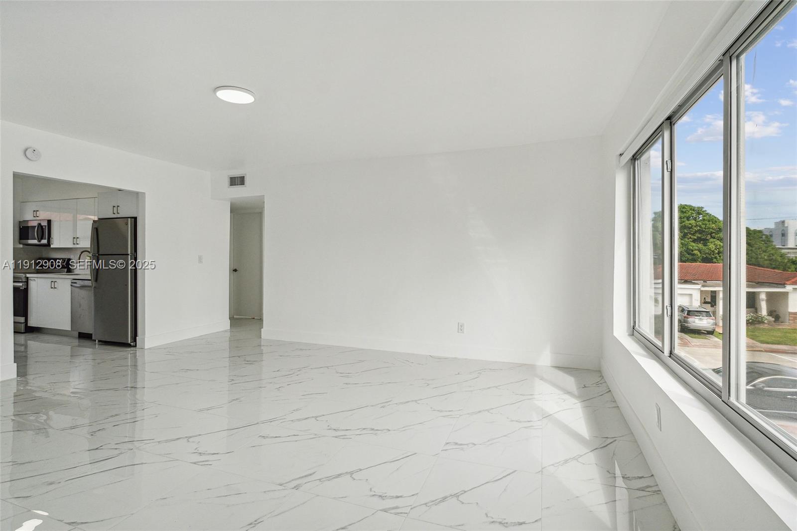 BISCAYNE BCH SUB - Residential Lease