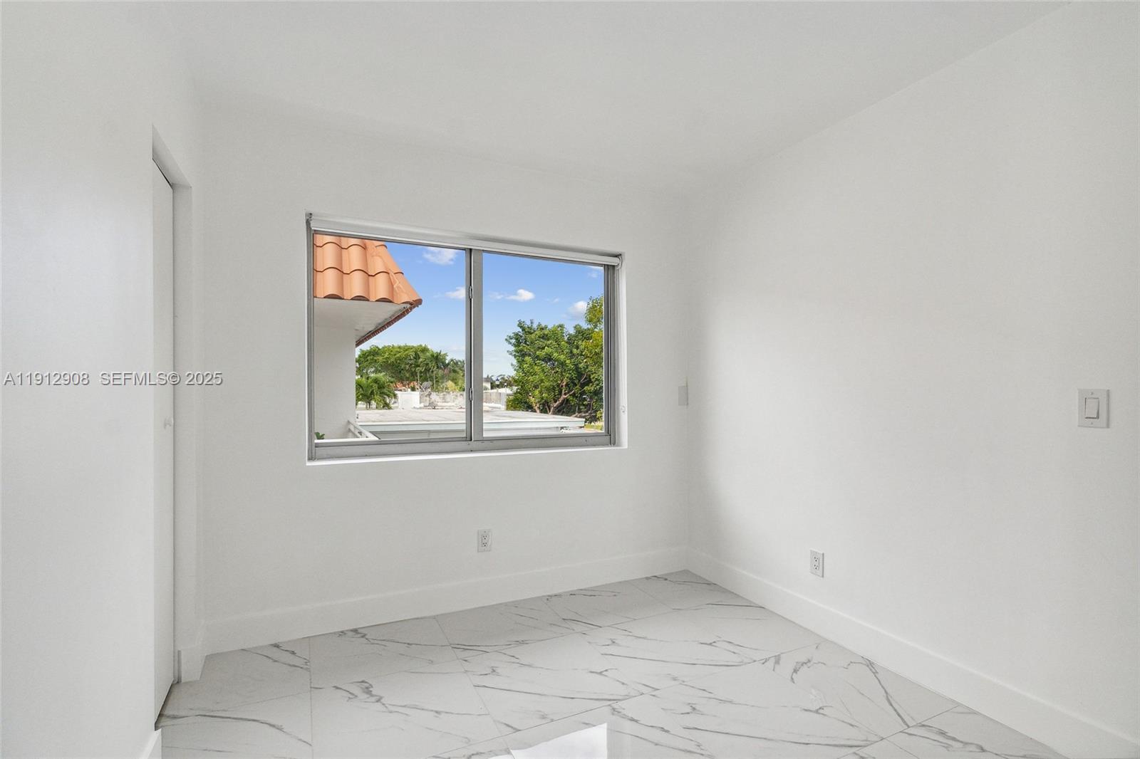 BISCAYNE BCH SUB - Residential Lease
