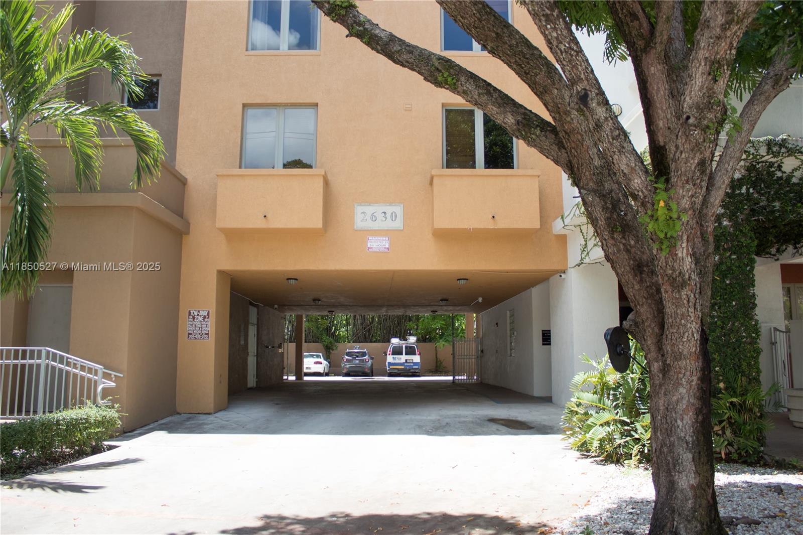 DIXIE GROVE RESIDENCES CO - Residential Lease