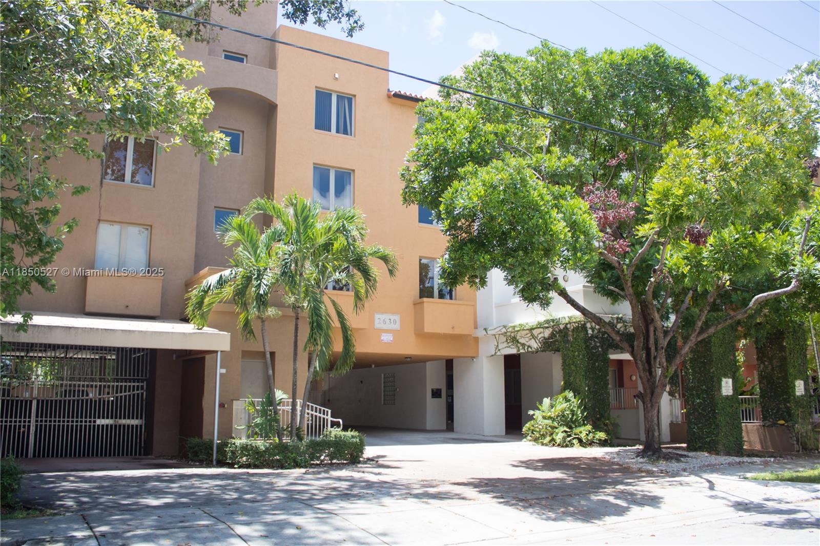 DIXIE GROVE RESIDENCES CO - Residential Lease