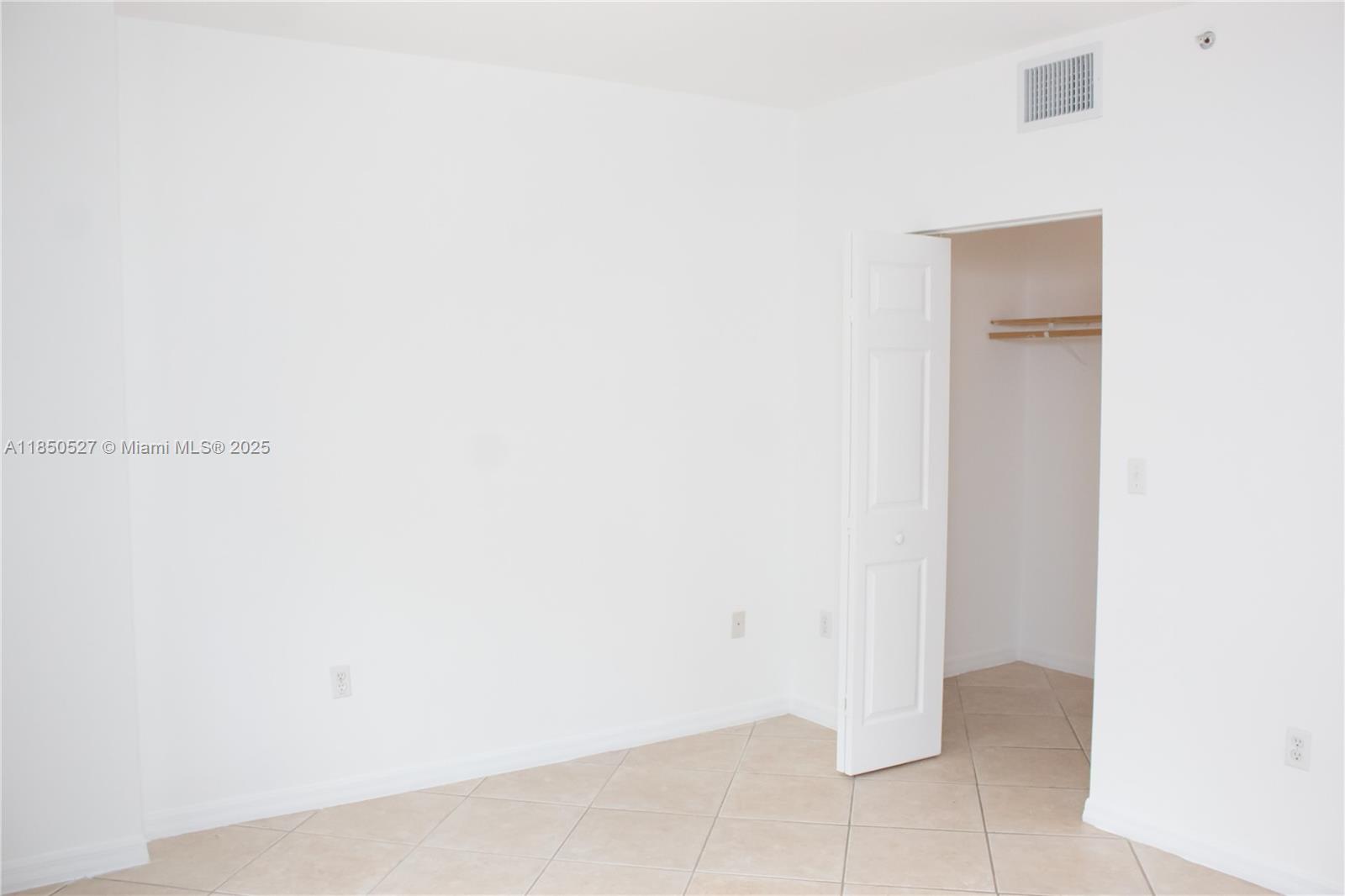 DIXIE GROVE RESIDENCES CO - Residential Lease