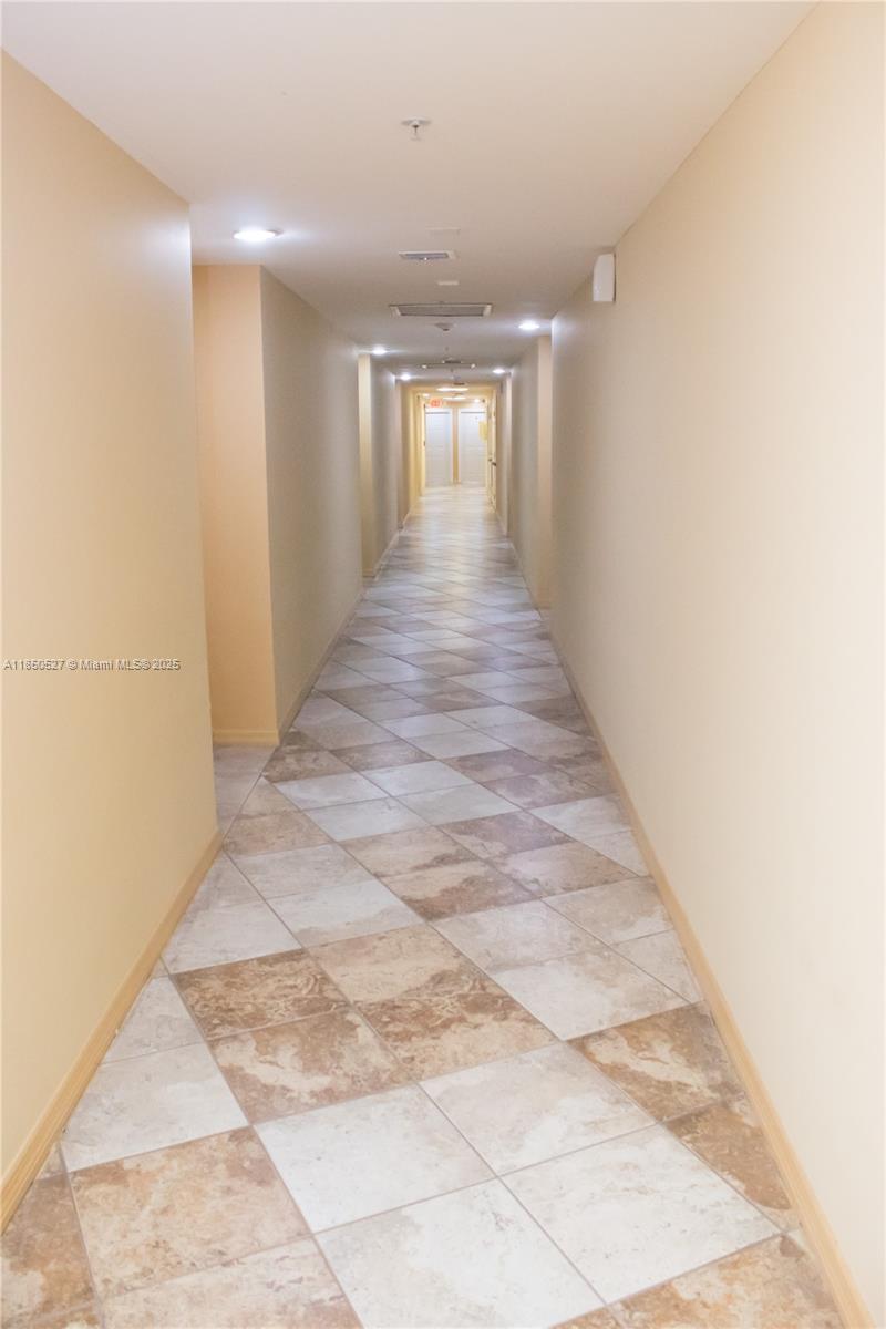DIXIE GROVE RESIDENCES CO - Residential Lease