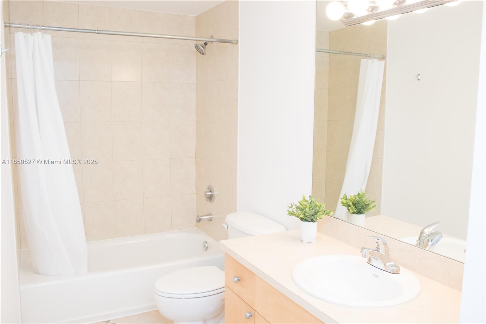 DIXIE GROVE RESIDENCES CO - Residential Lease