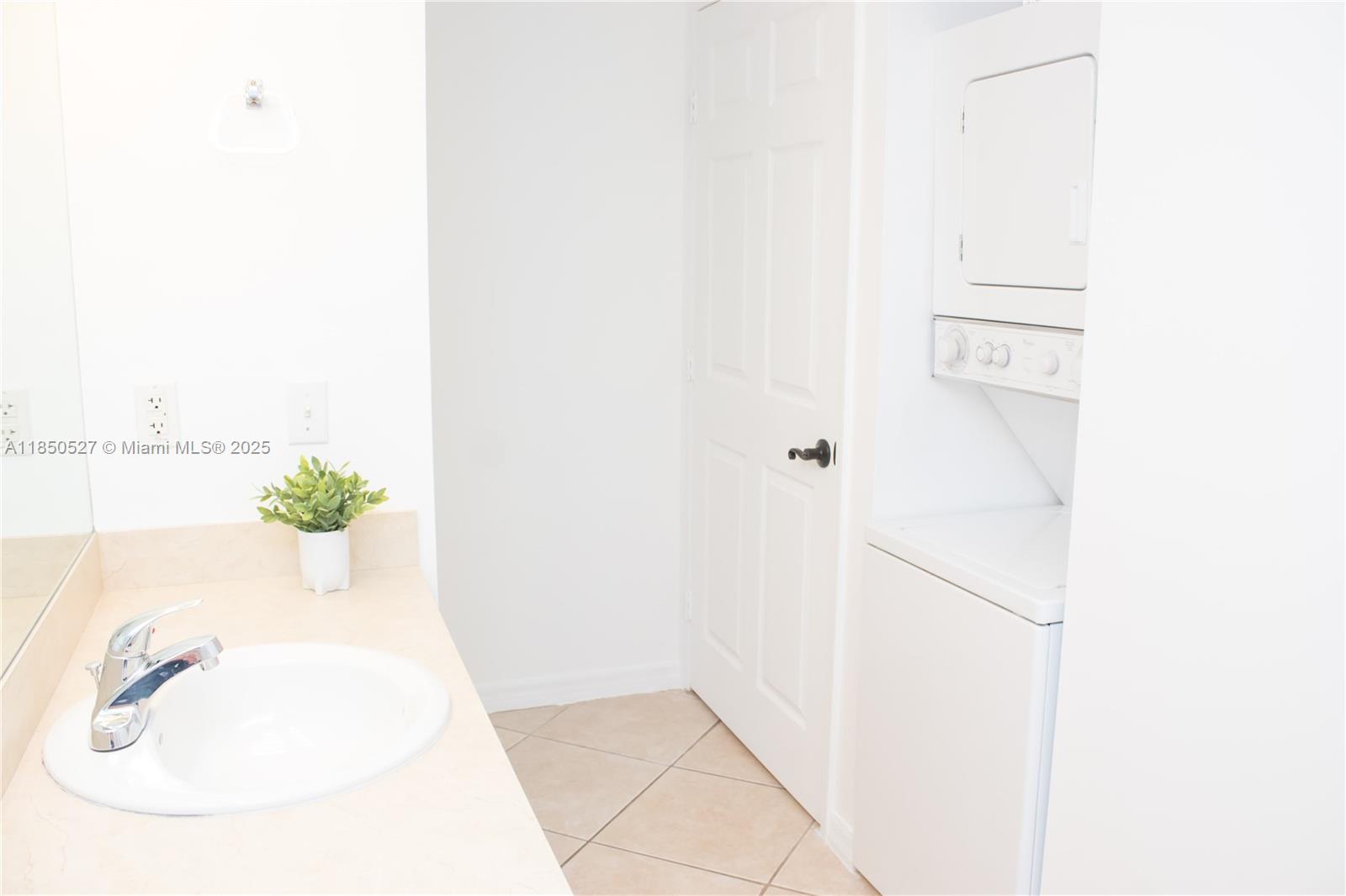 DIXIE GROVE RESIDENCES CO - Residential Lease