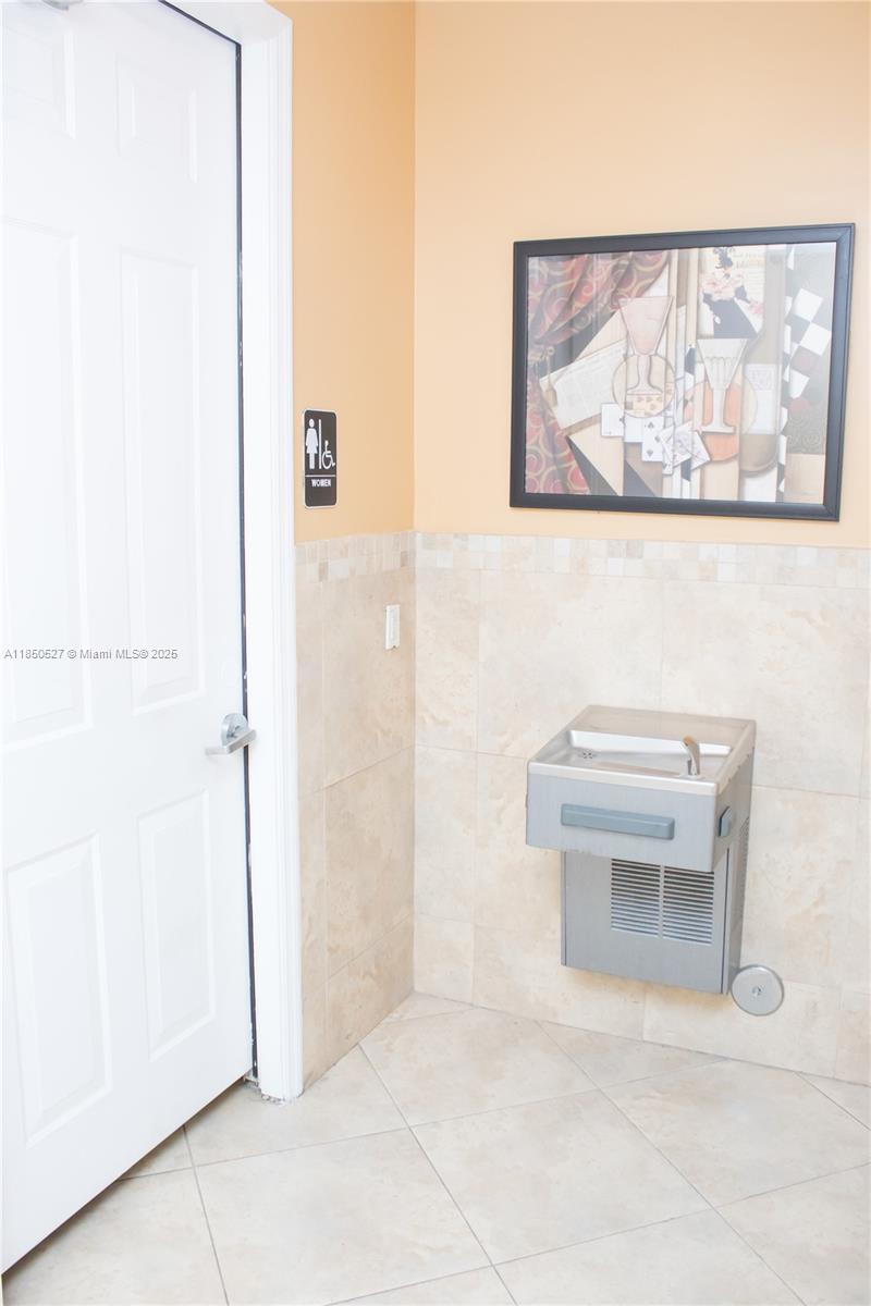 DIXIE GROVE RESIDENCES CO - Residential Lease