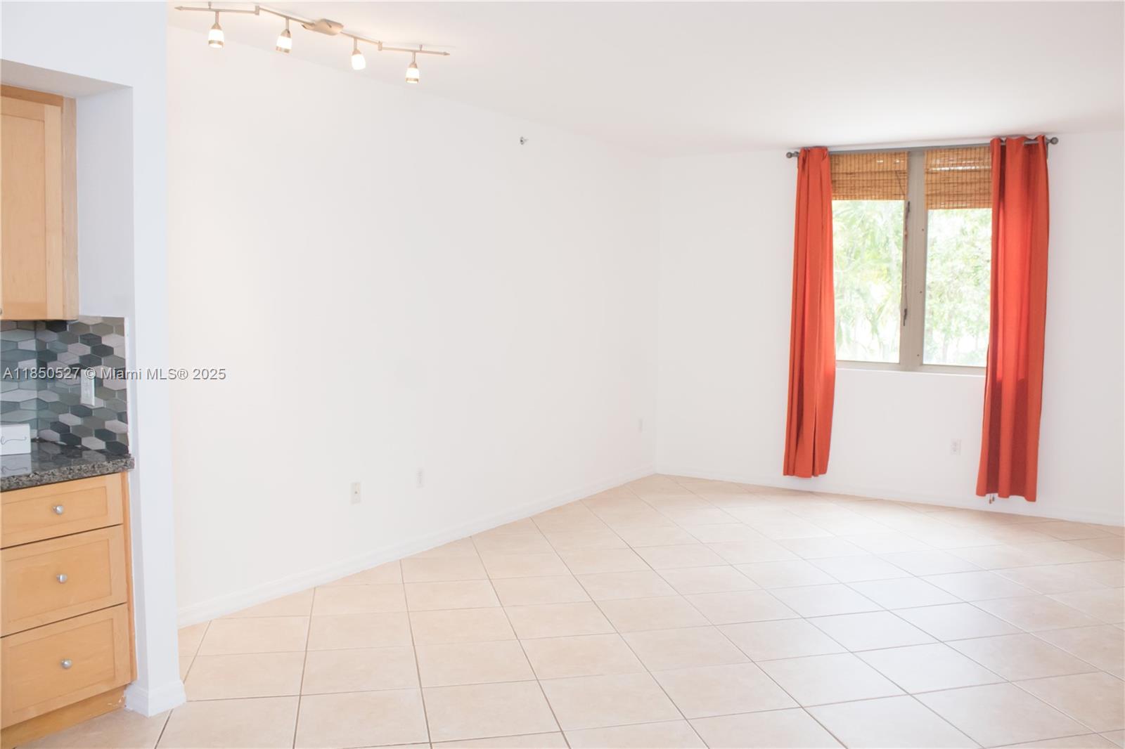 DIXIE GROVE RESIDENCES CO - Residential Lease