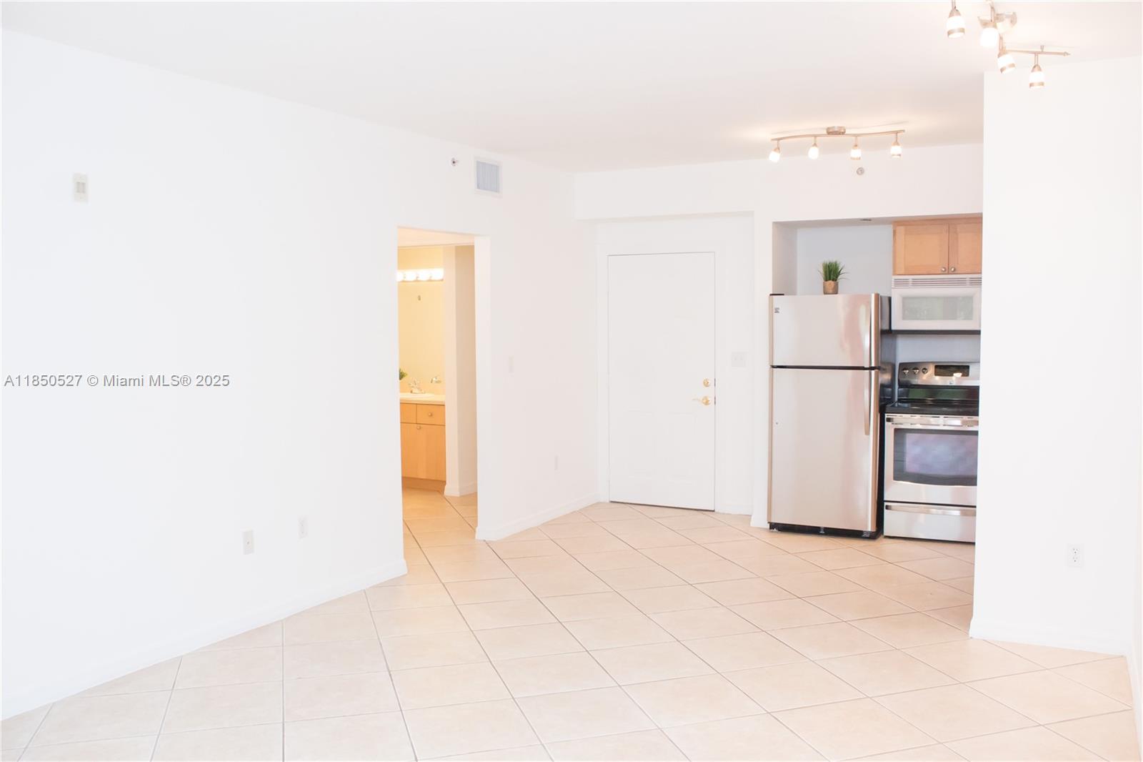 DIXIE GROVE RESIDENCES CO - Residential Lease
