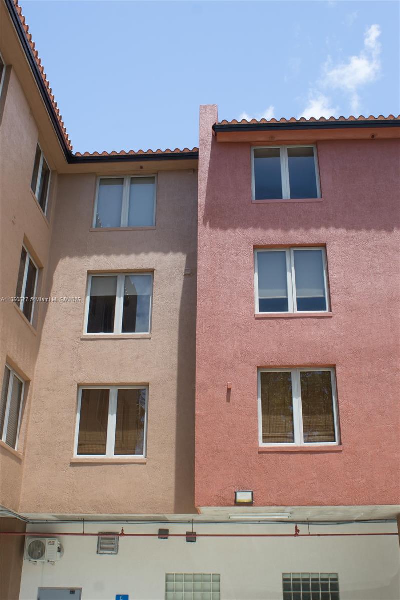DIXIE GROVE RESIDENCES CO - Residential Lease