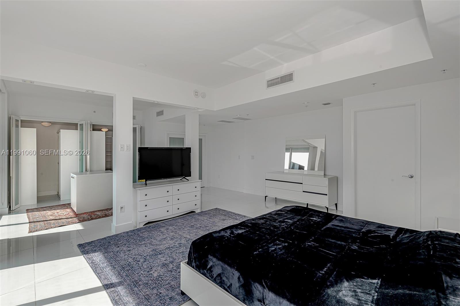 VIZCAYNE NORTH CONDO - Residential