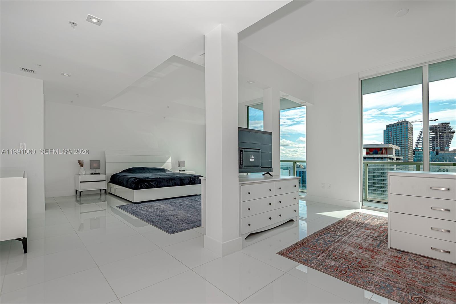VIZCAYNE NORTH CONDO - Residential