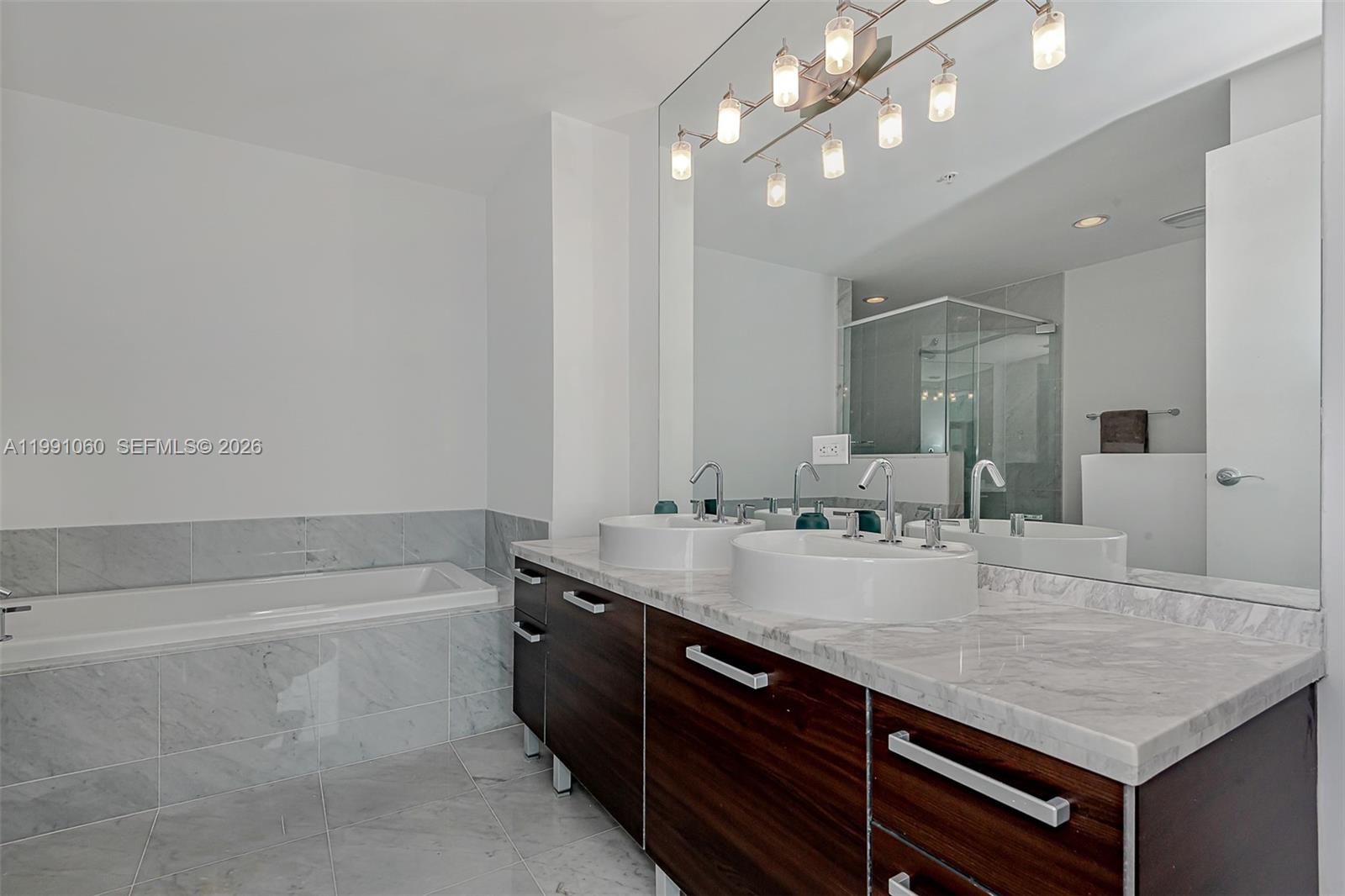 VIZCAYNE NORTH CONDO - Residential
