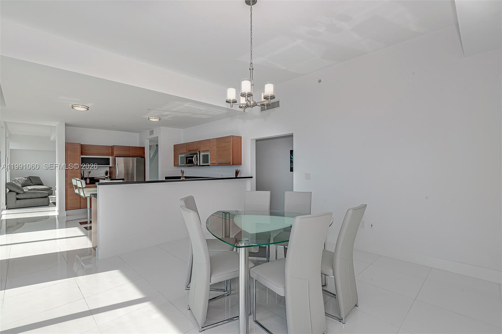 VIZCAYNE NORTH CONDO - Residential