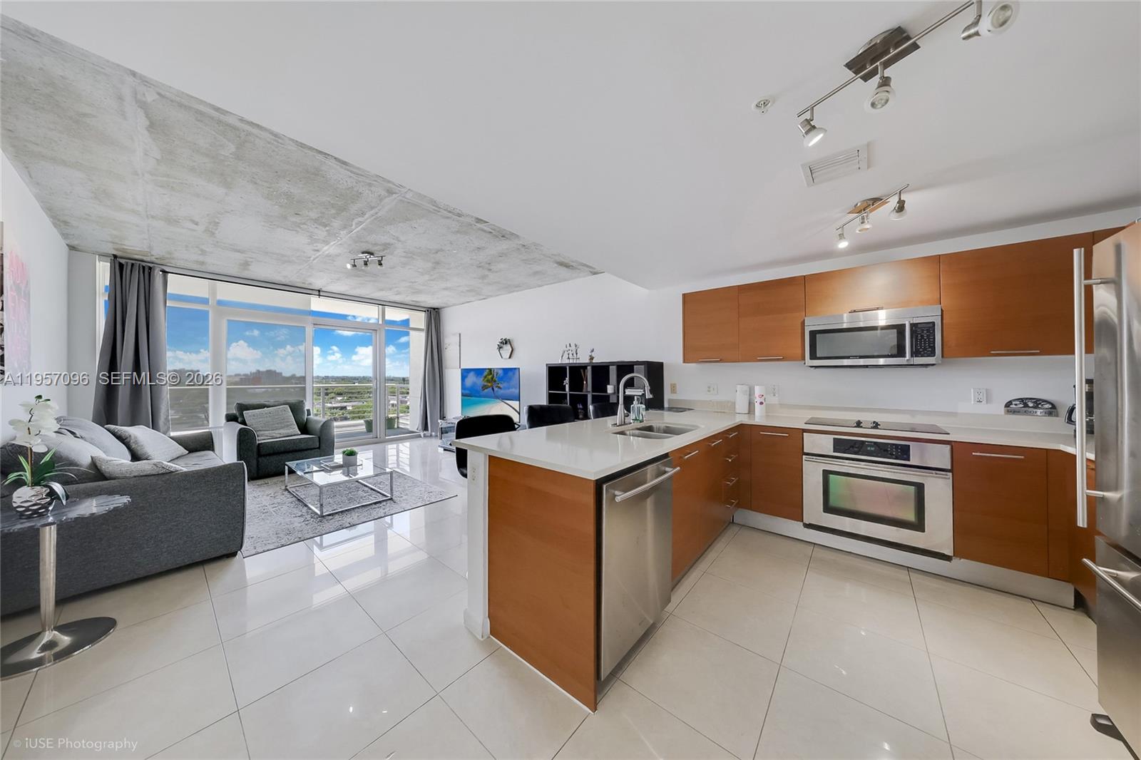 Beautiful modern One Bedroom, One Bath, One Garage residence on the Eighth Floor with One Storage Unit for Number One–style living in Midtown Miami’s Midblock. An exclusive, pet-friendly community in the heart of it all. Features high ceilings, sleek finishes, stainless steel appliances, in-unit washer/dryer, and a private balcony with stunning city views. Enjoy resort-style amenities: rooftop pool, fitness center, BBQ area, 24-hour security, concierge, and covered parking. Investor-friendly: Airbnb and short-term rentals allowed, offering strong income potential in one of Miami’s hottest areas. Walk to trendy restaurants, boutiques, and cafés, or drive to the beach or Wynwood. Perfect as a stylish home or high-performing investment in Midtown.
NEW APPLIANCES (OVEN, DISHWASHER) INSTALLED IN JANUARY 2026.
UNIT SOLD FULLY FURNISHED