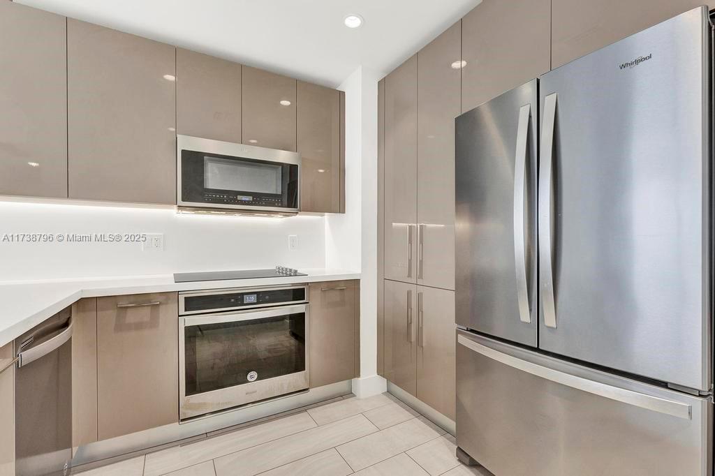 METROPICA NORTH TOWER ONE - Residential