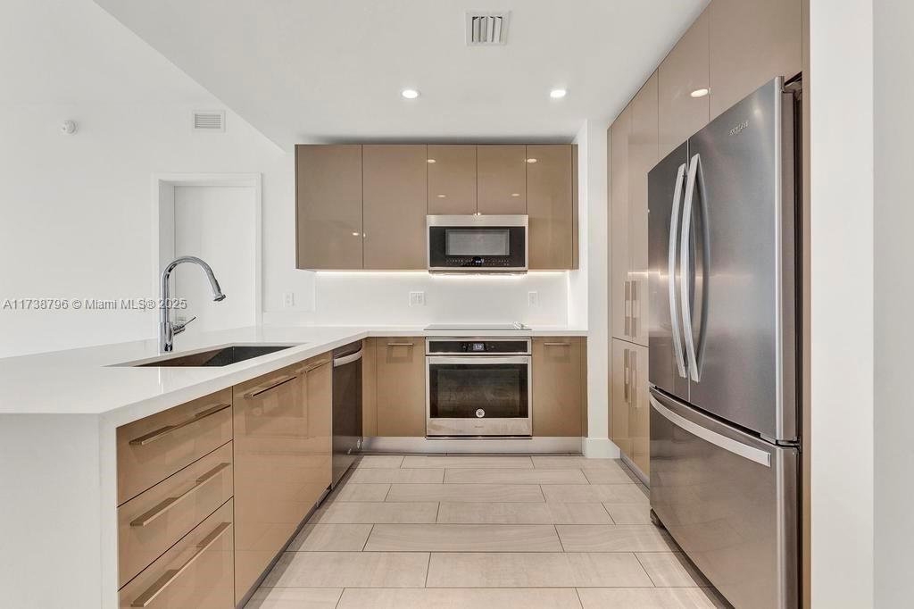 METROPICA NORTH TOWER ONE - Residential