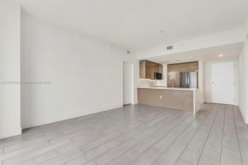 METROPICA NORTH TOWER ONE - Residential