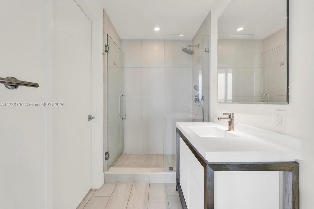 METROPICA NORTH TOWER ONE - Residential