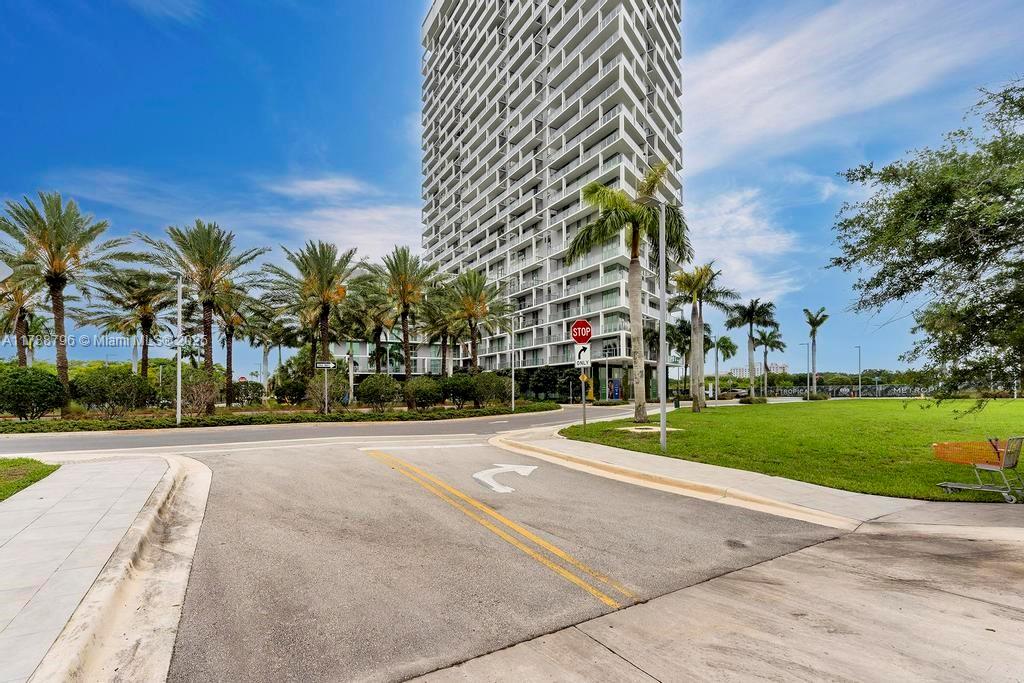 METROPICA NORTH TOWER ONE - Residential