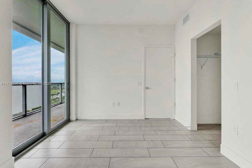 METROPICA NORTH TOWER ONE - Residential