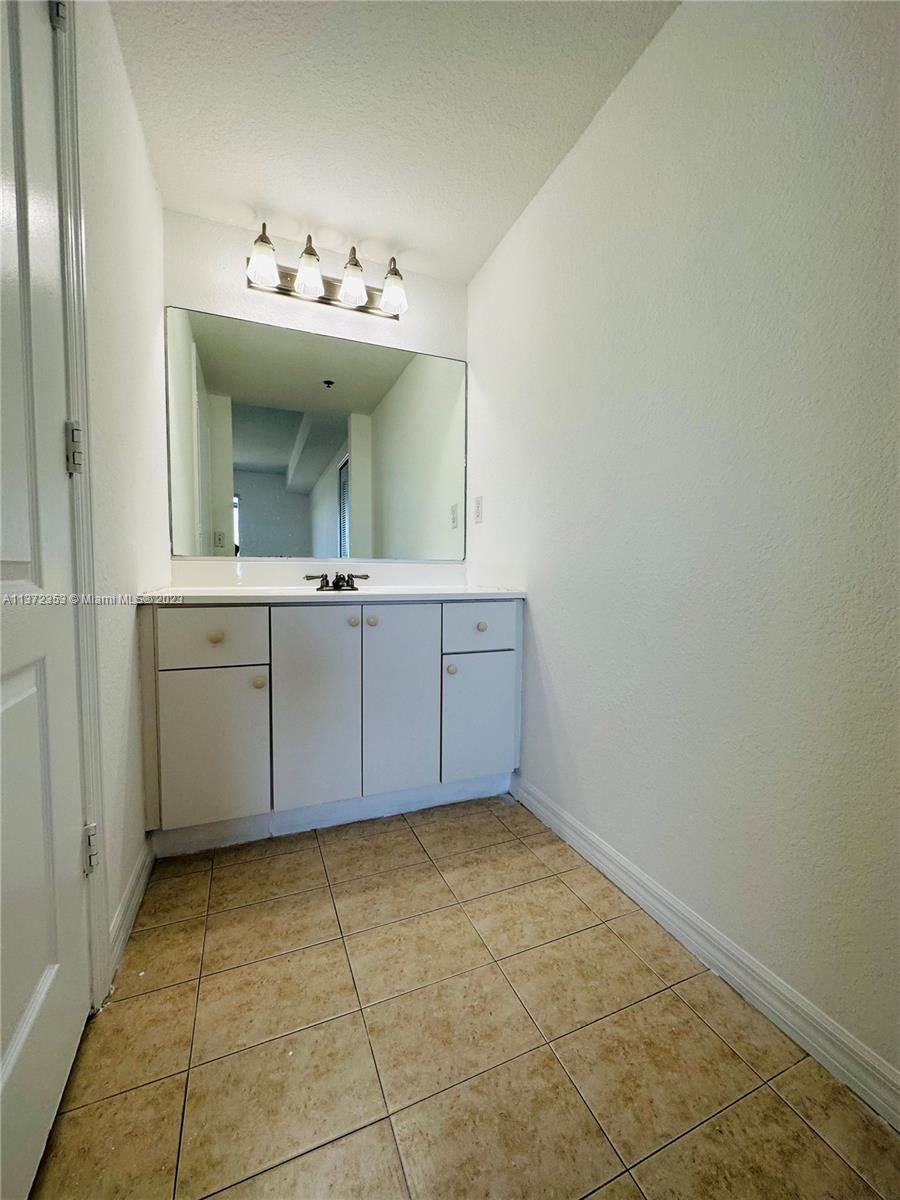 KEYSTONE COURTS CONDO - Residential Lease