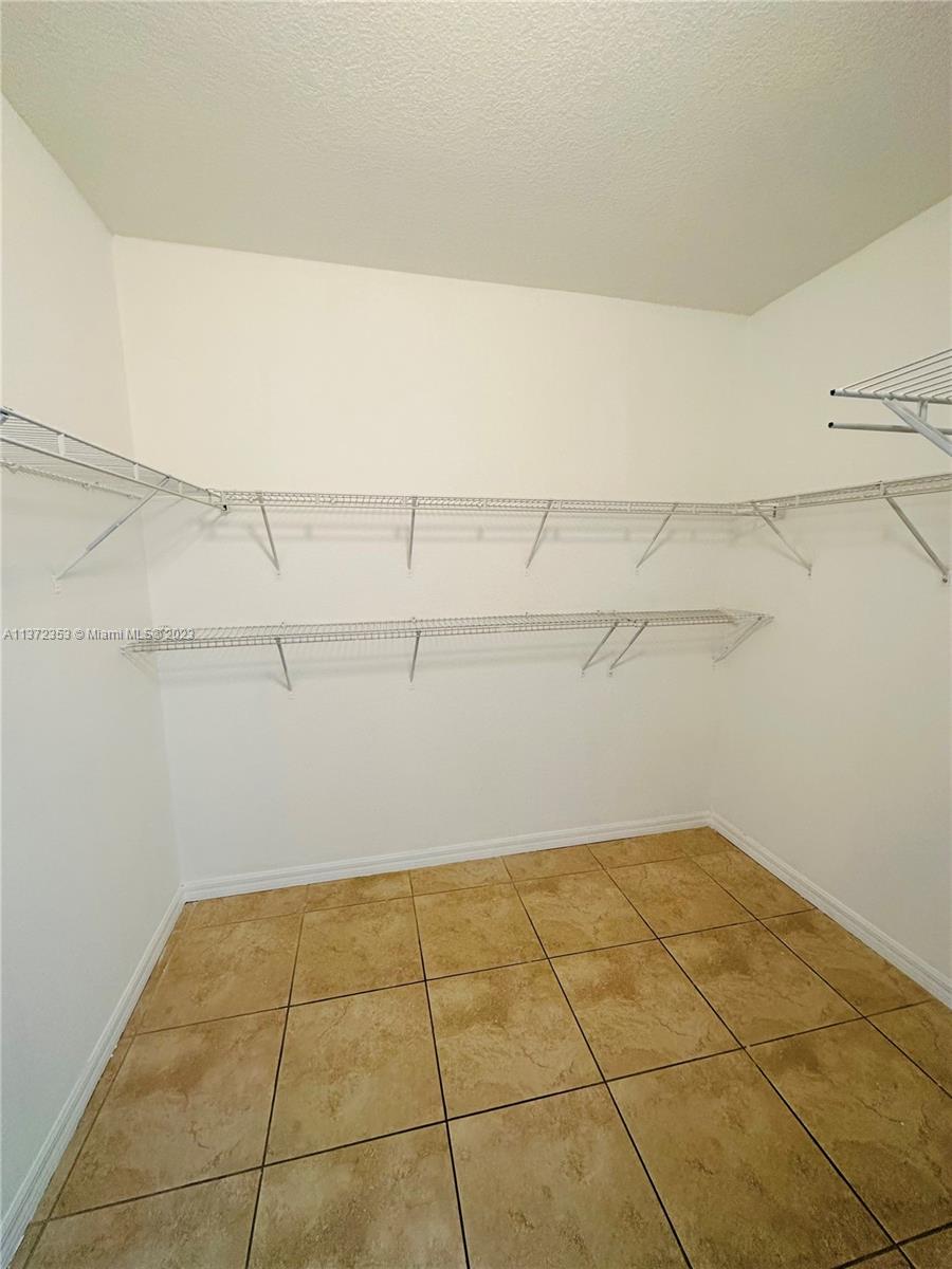 KEYSTONE COURTS CONDO - Residential Lease