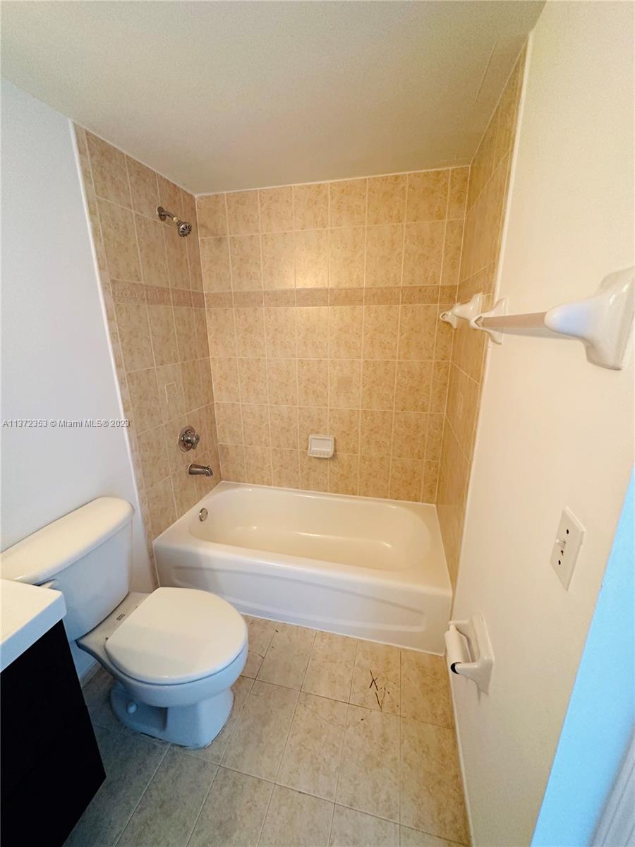KEYSTONE COURTS CONDO - Residential Lease