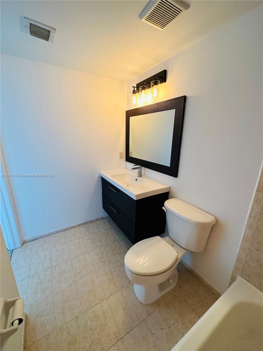 KEYSTONE COURTS CONDO - Residential Lease