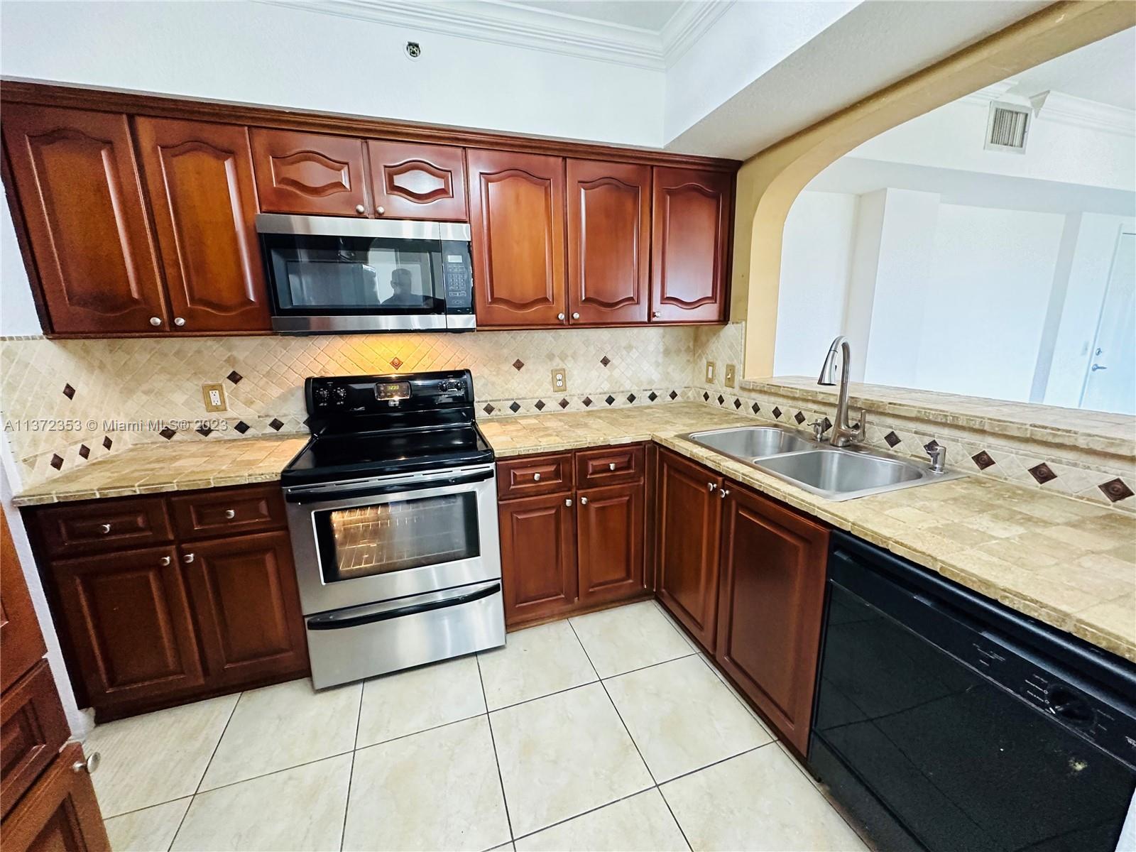 KEYSTONE COURTS CONDO - Residential Lease