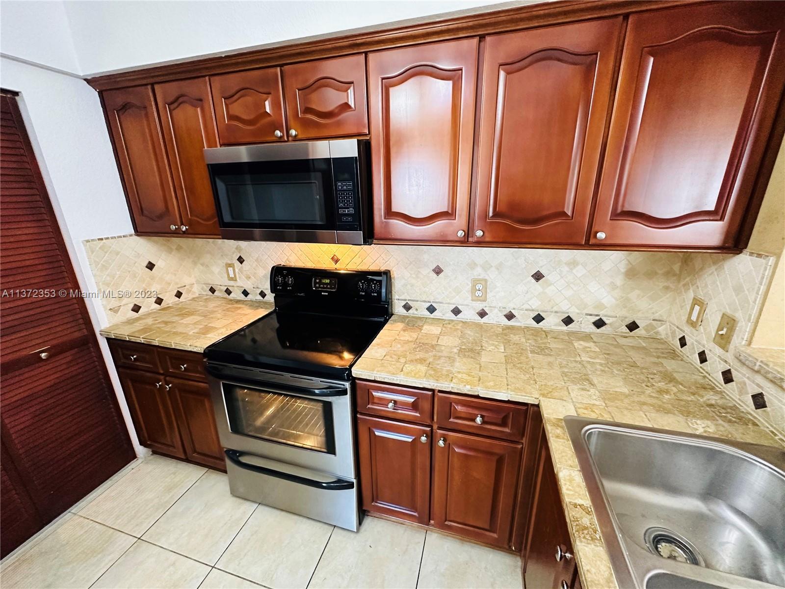 KEYSTONE COURTS CONDO - Residential Lease