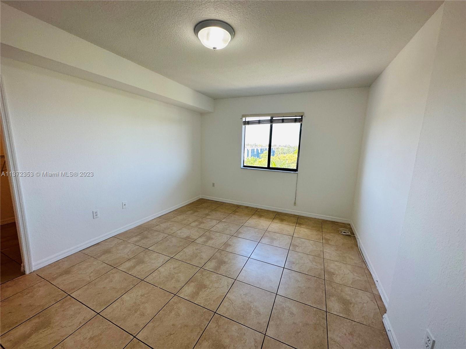 KEYSTONE COURTS CONDO - Residential Lease