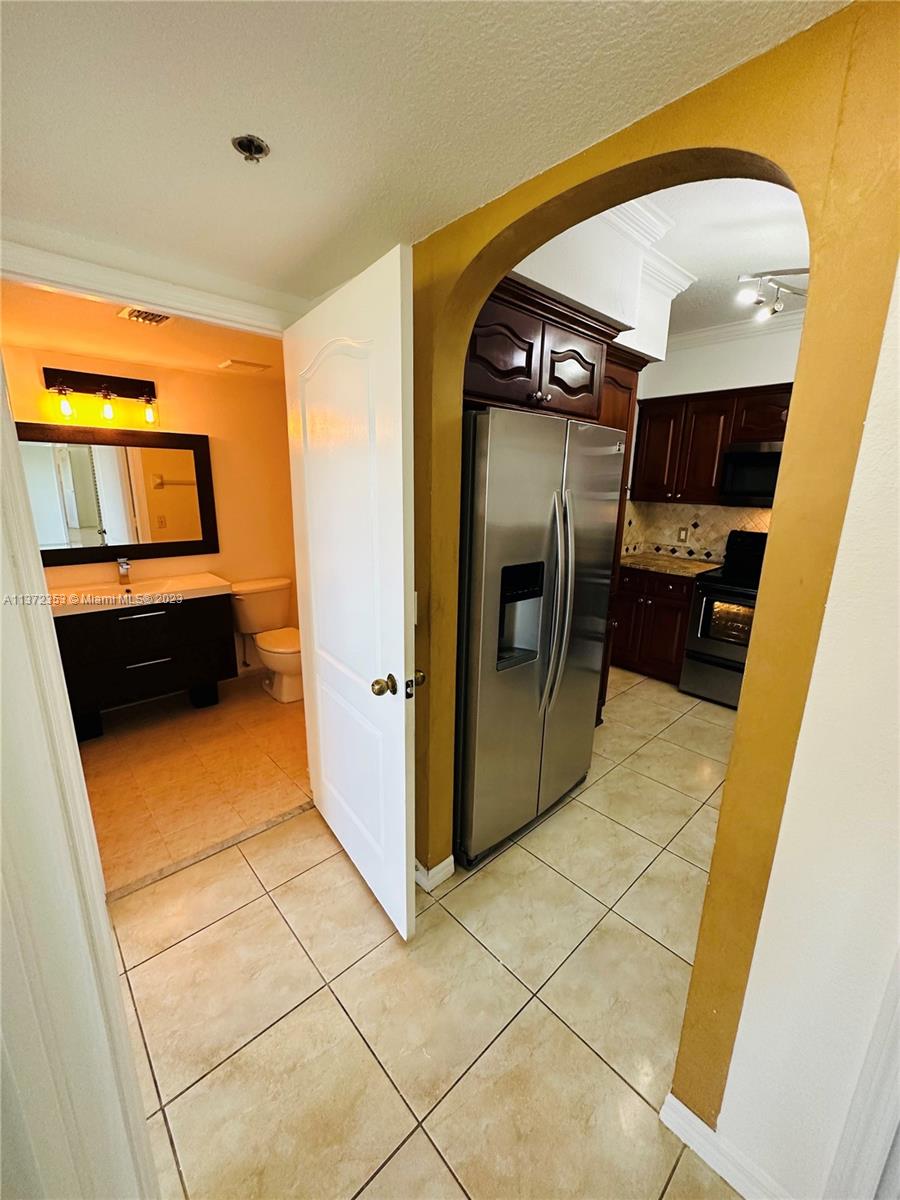 KEYSTONE COURTS CONDO - Residential Lease