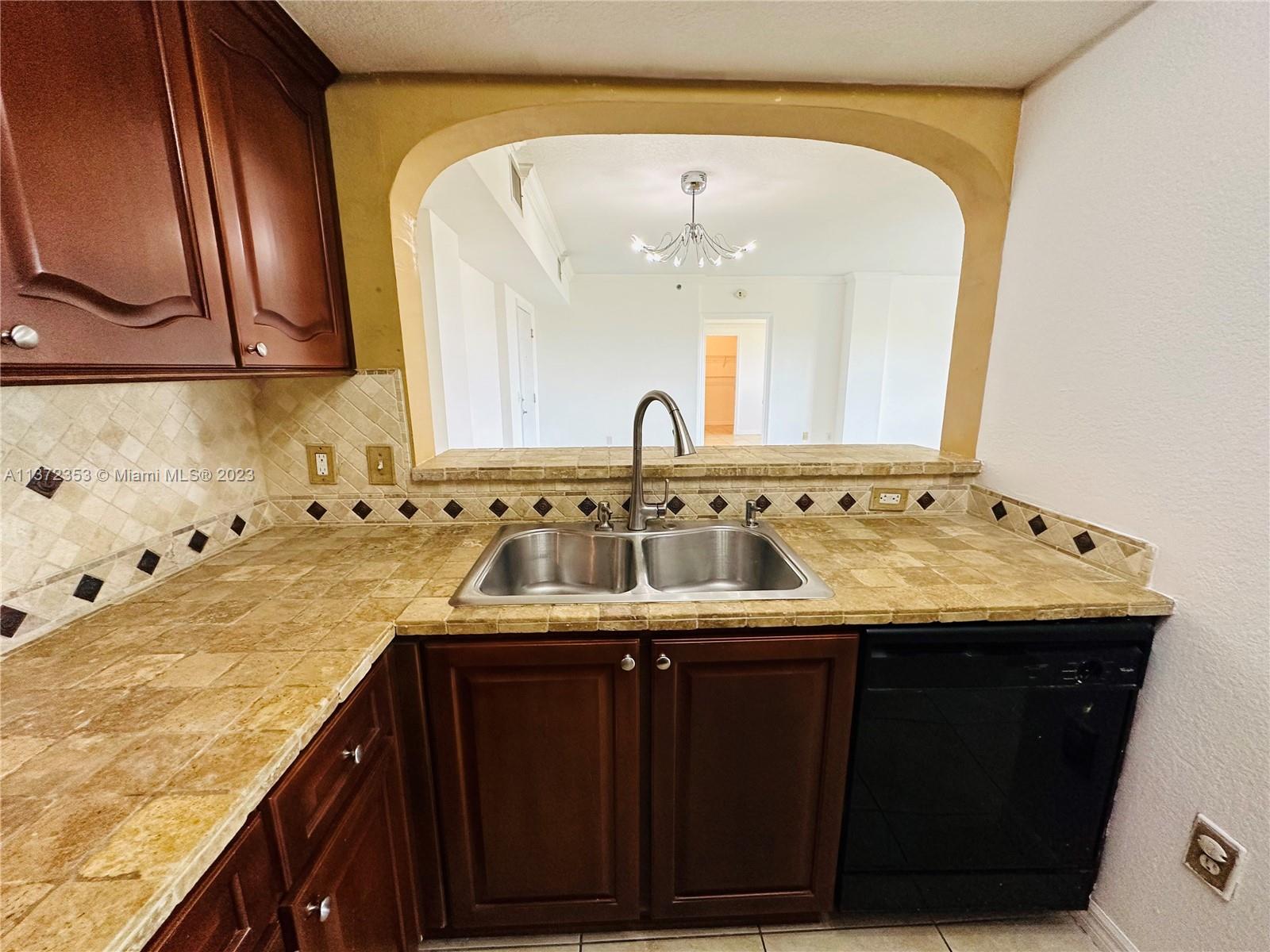 KEYSTONE COURTS CONDO - Residential Lease