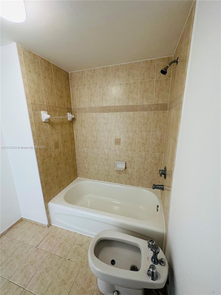 KEYSTONE COURTS CONDO - Residential Lease