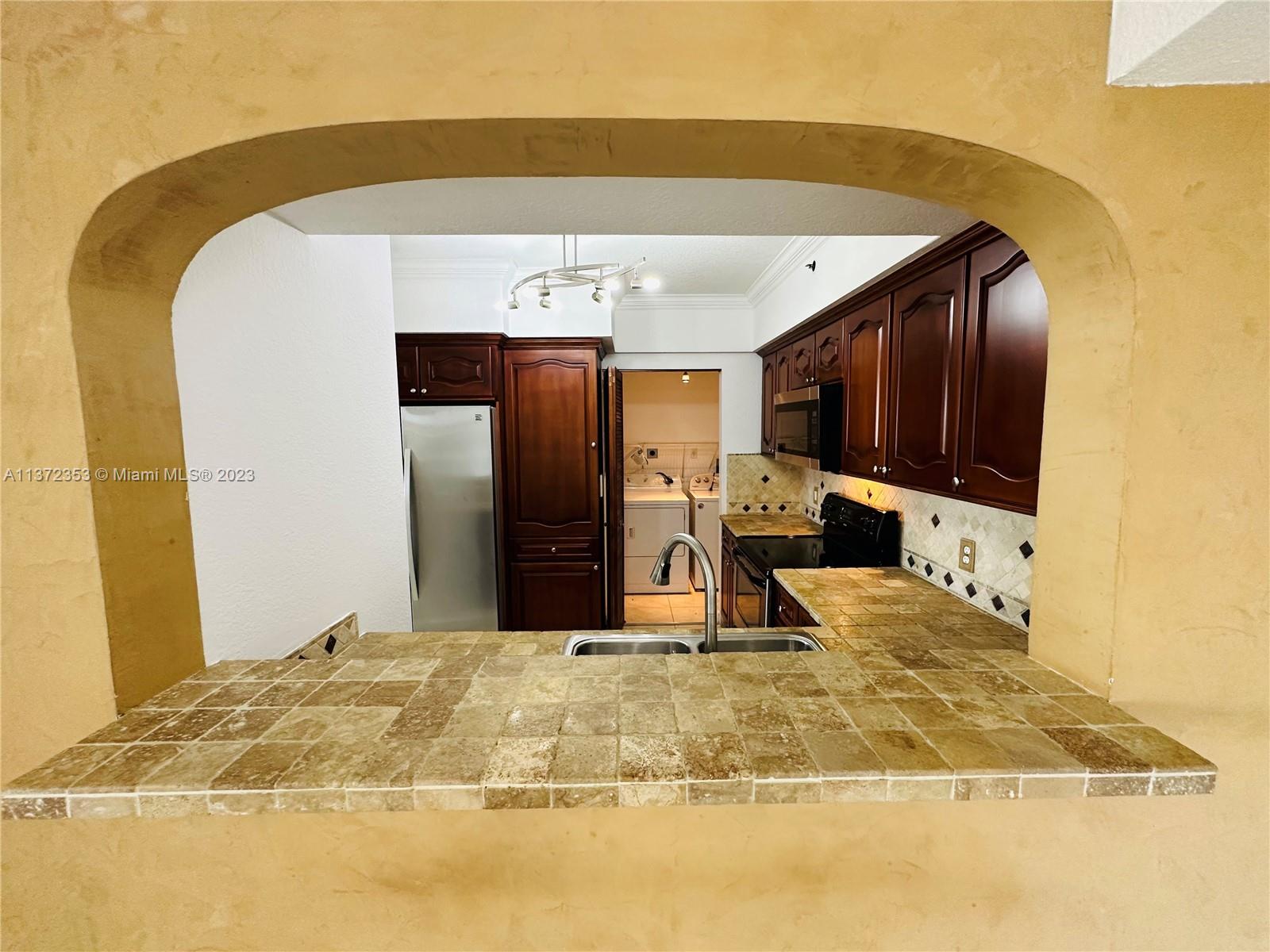 KEYSTONE COURTS CONDO - Residential Lease