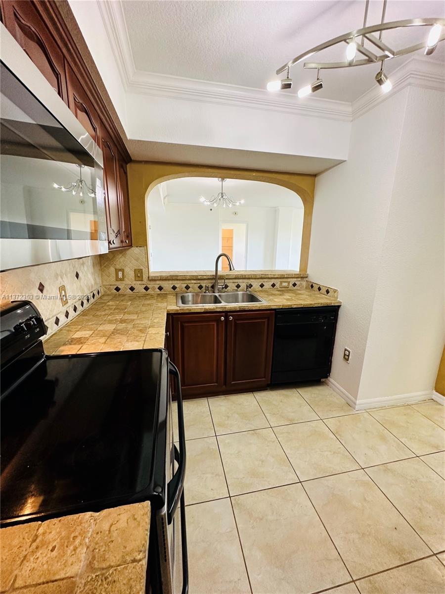 KEYSTONE COURTS CONDO - Residential Lease