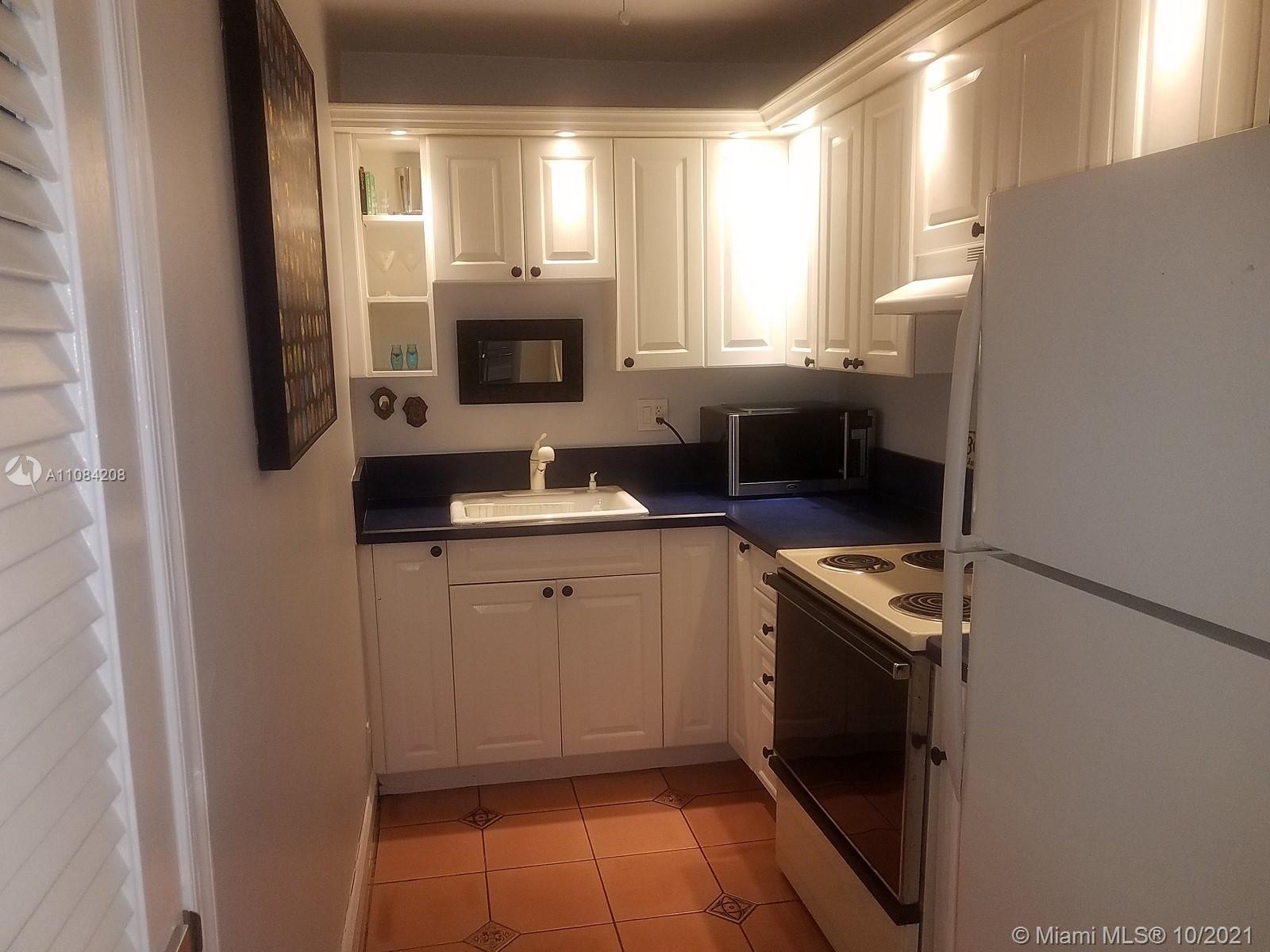 LEISURE HOUSE CONDO - Residential