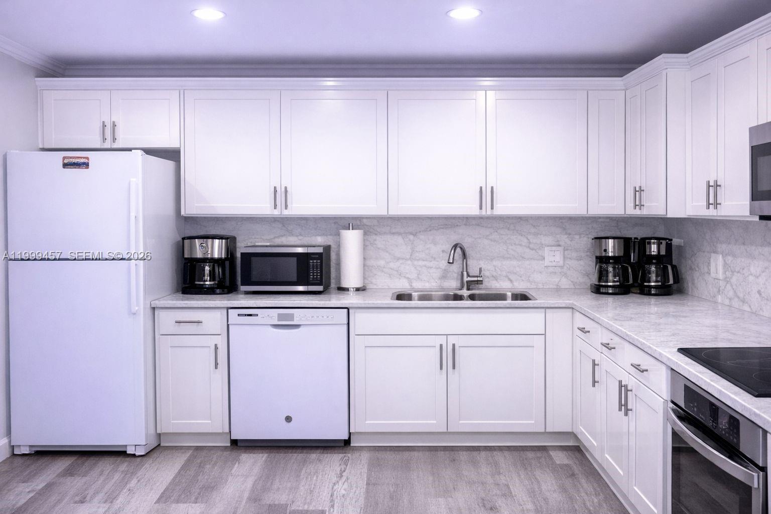 ARROWHEAD CONDO NO VII - Residential