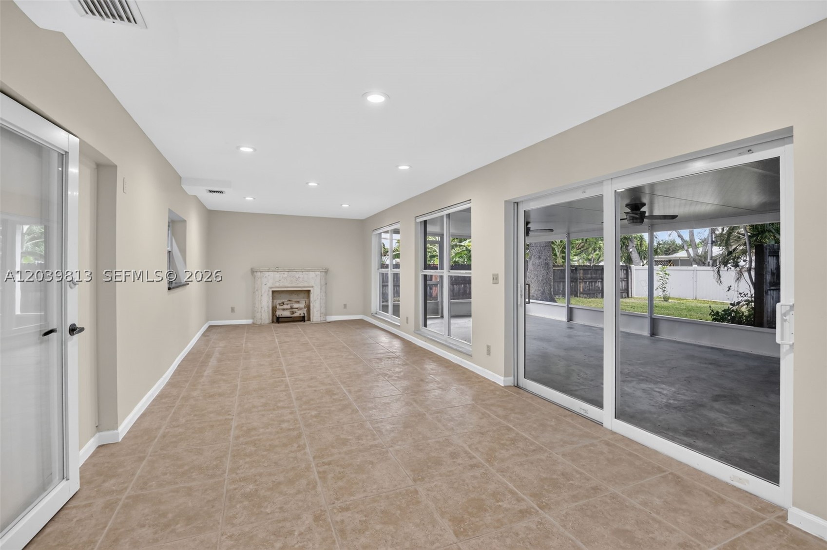 HOLLYWOOD HILLS - Residential