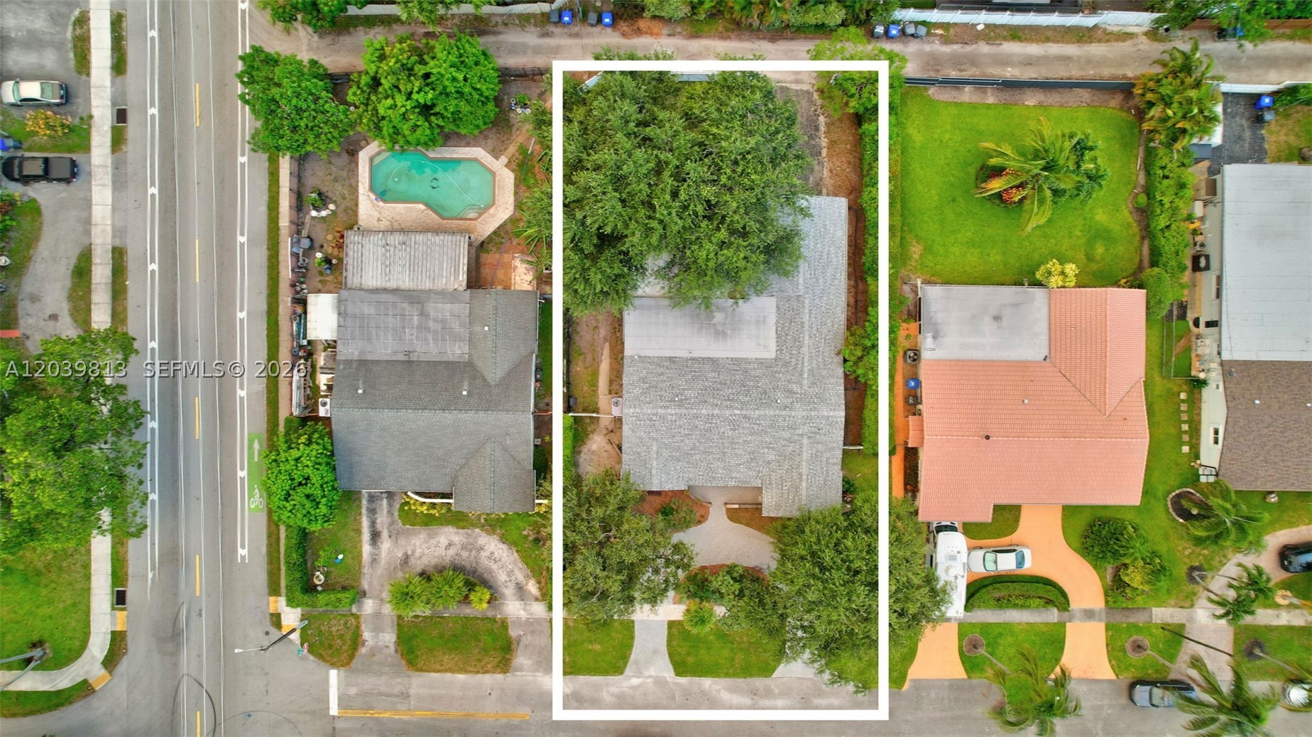 HOLLYWOOD HILLS - Residential