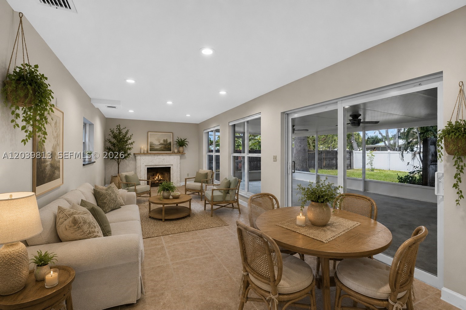 HOLLYWOOD HILLS - Residential