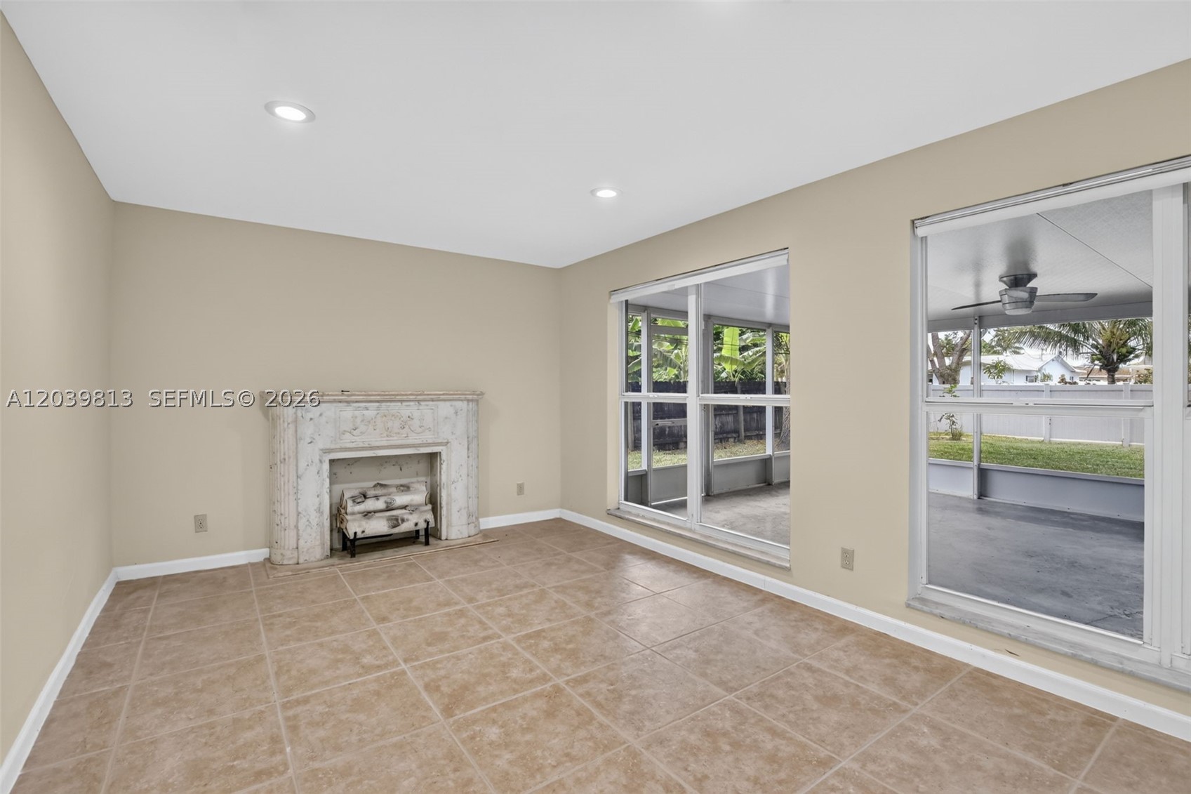 HOLLYWOOD HILLS - Residential