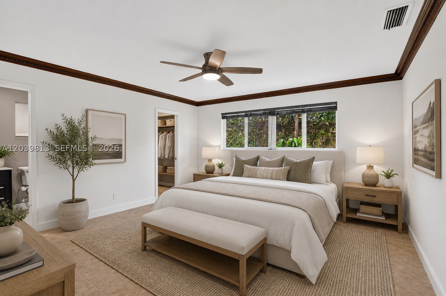 HOLLYWOOD HILLS - Residential