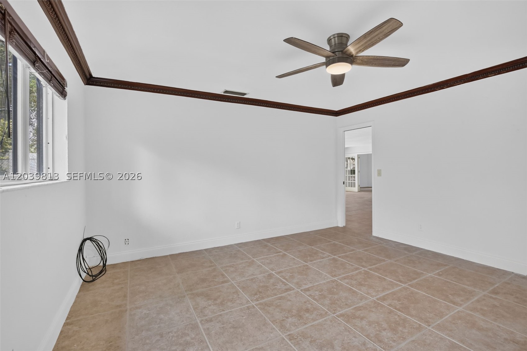 HOLLYWOOD HILLS - Residential