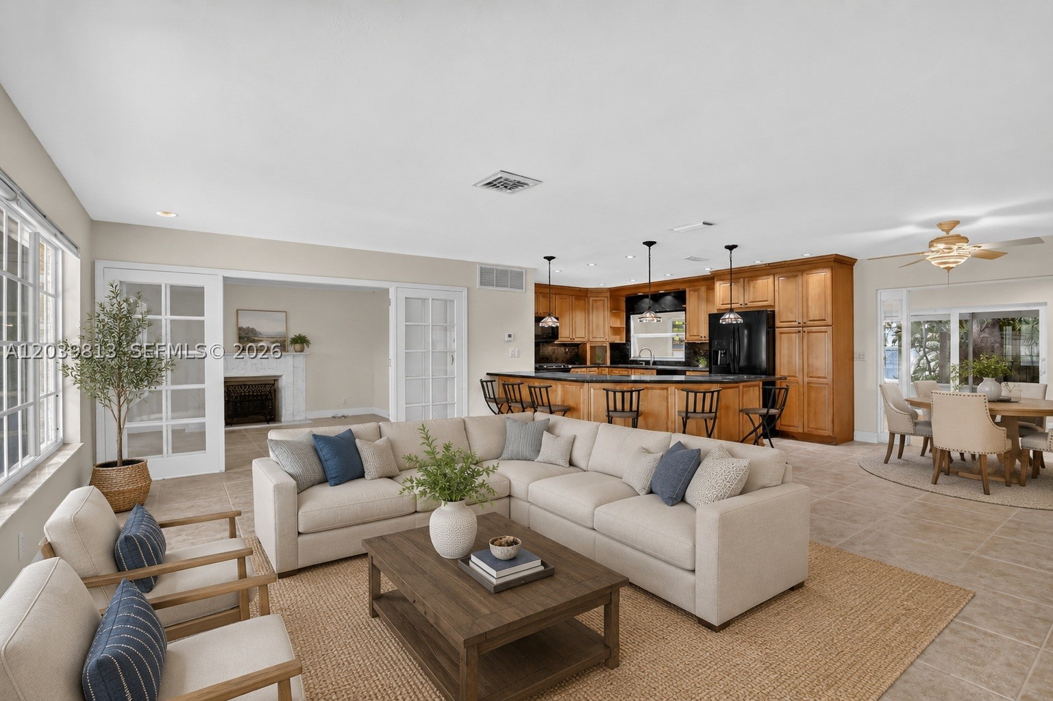 HOLLYWOOD HILLS - Residential