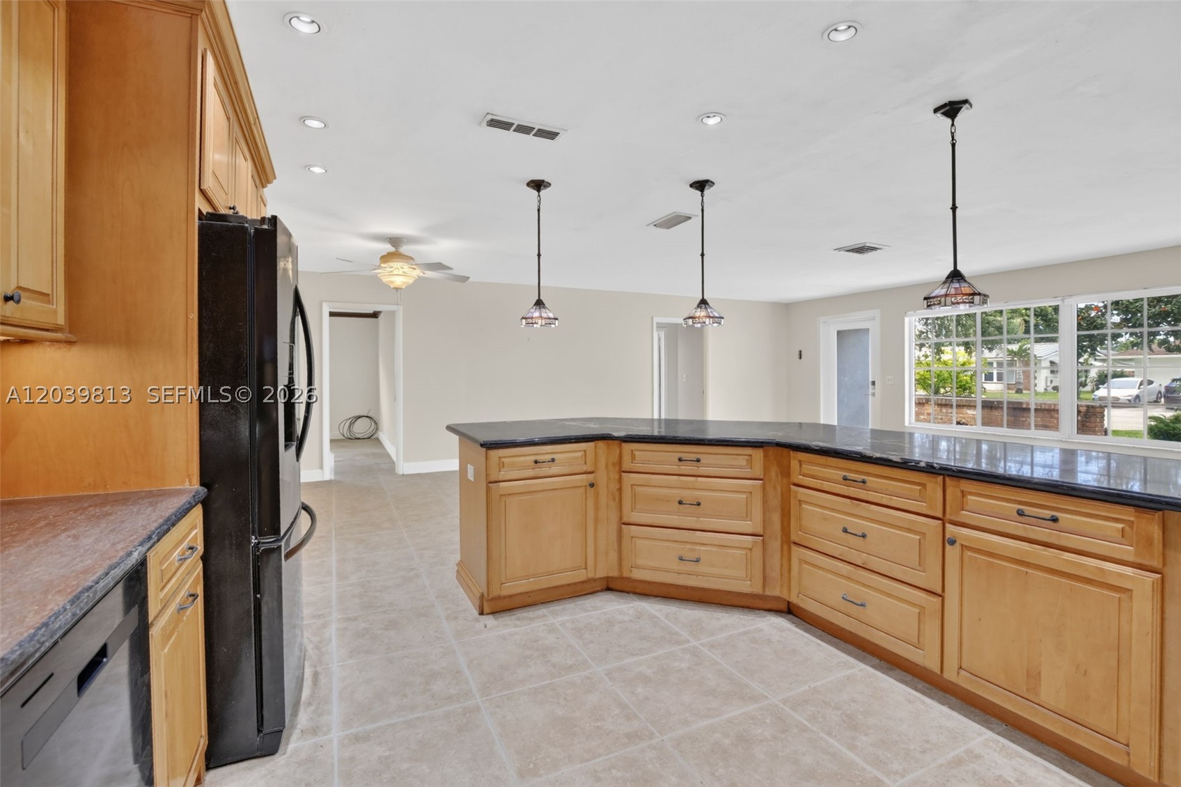 HOLLYWOOD HILLS - Residential